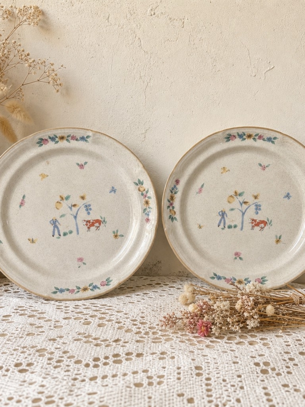 Vintage Heartland Stoneware Plates – International Tableworks (Set of 2)